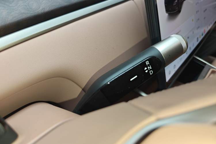 Used ONVO Luxeed L90 2025 Model—Ultra Six-Seater Version
