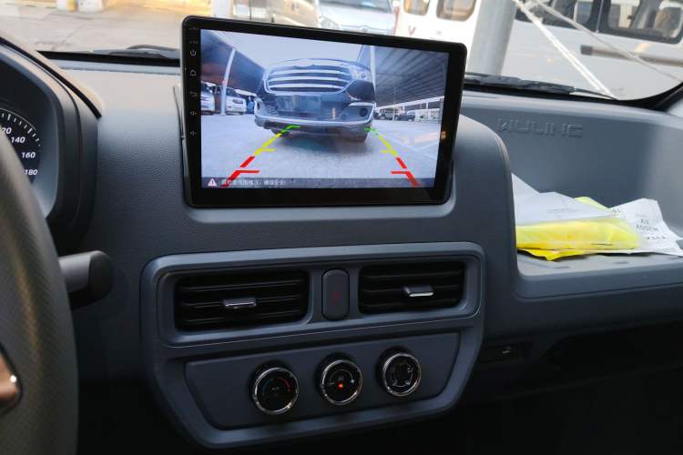 Used Wuling Yangguang 2025 Model 400km Bus Edition—Comfort Edition