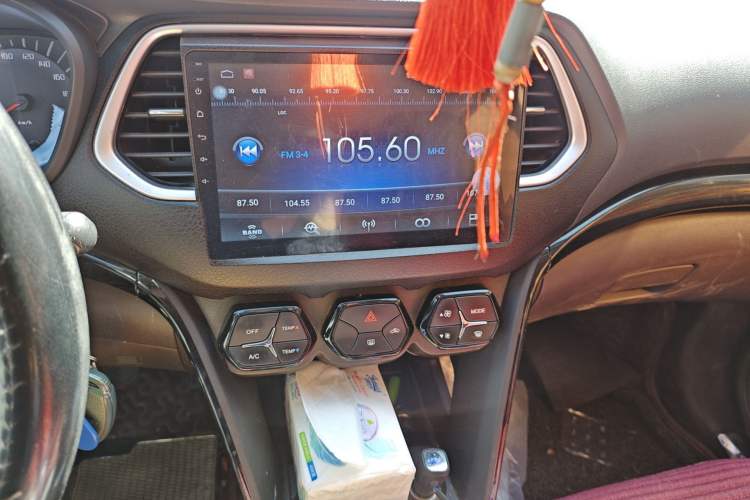 Used GAC Trumpchi GS4 2017 200T Manual Two-Wheel Drive Elite Edition Audio And AC Panel