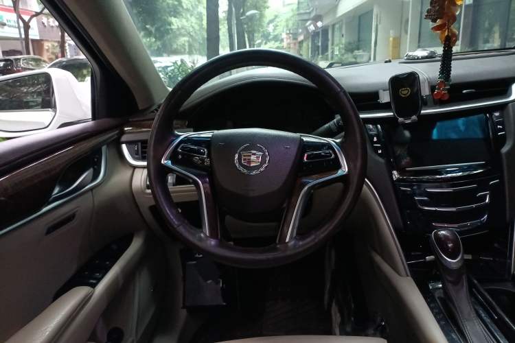 Used Cadillac XTS 2013 28T Luxury Model
