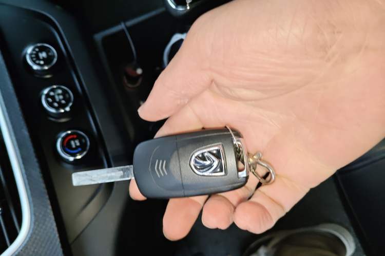 Used Baojun 730 2019 1.5L Manual Fashion Model 7-seater National V Vehicle Key