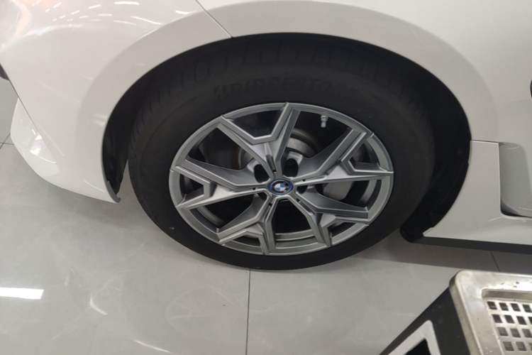 Used BMW i3 2022 eDrive 35 L Left Front Wheel Hub