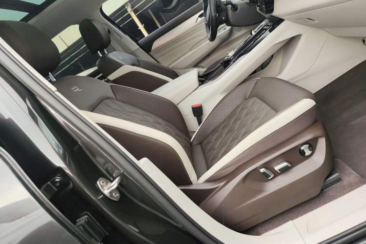 Used Volkswagen Tavendor 2023 380TSI Four-Wheel Drive R-Line Cruise Edition Right Front Seat