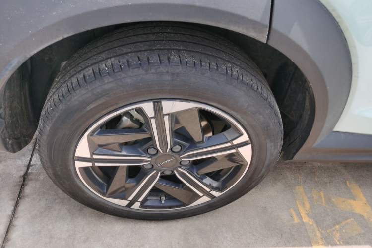 Used Lynk & Co 06 EM-P 2023 EM-P 126 Long-Range Halo Right Rear Wheel Hub