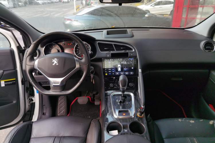 Used Peugeot 3008 2015 2.0L Automatic Trend Edition Center Console