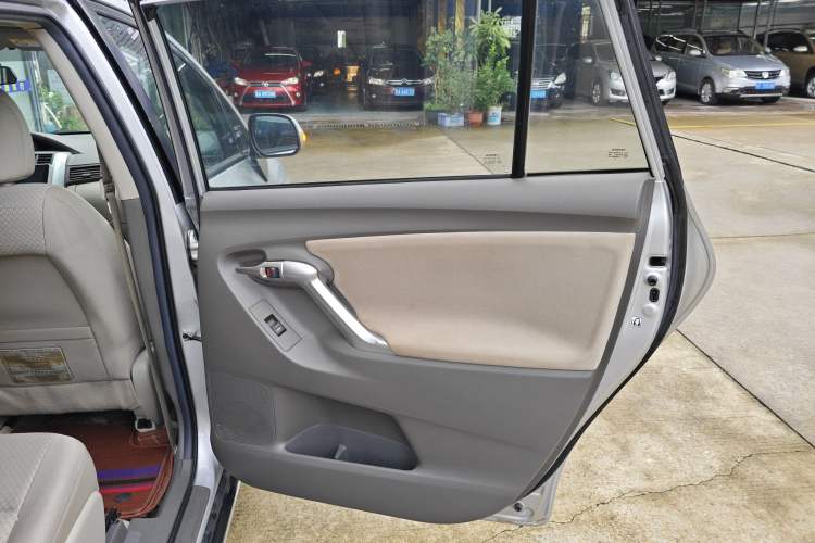 Used Toyota Verso 2015 180E CVT Crossover Edition
