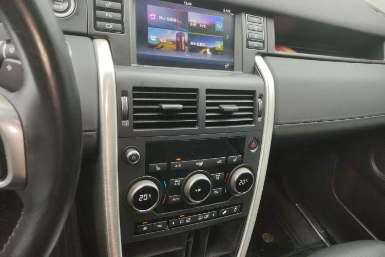 Used Land Rover Discovery Sport 2016 2.0T HSE Audio And AC Panel