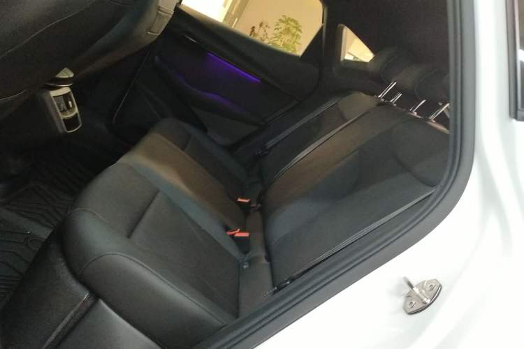 Used Volkswagen ID.UNYX 2024 Revised Pro Long-Range Version Left Rear Seat