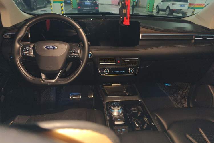 Used Ford Edge 2021 PLUS EcoBoost 245 Two-Wheel-Drive Titanium 7-Seater
