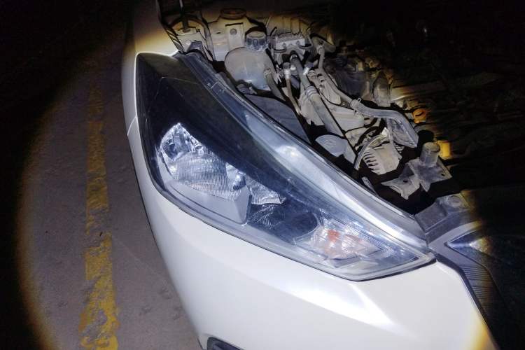 Used Nissan Kicks 2017 1.5L CVT Cool Enjoy Edition Right Front Headlight