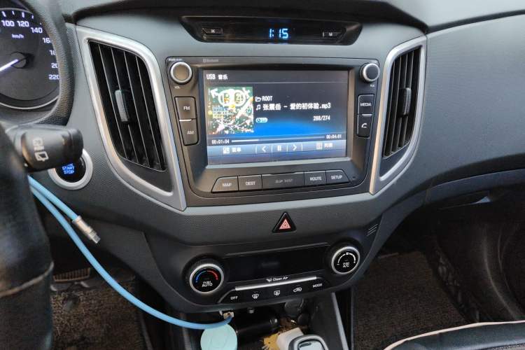 Used Hyundai ix25 2015 1.6L Automatic Two-Wheel-Drive Deluxe DLX Model Audio And AC Panel