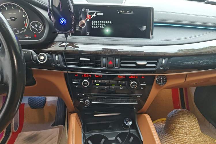 Used BMW X6 2015 xDrive28i Audio And AC Panel