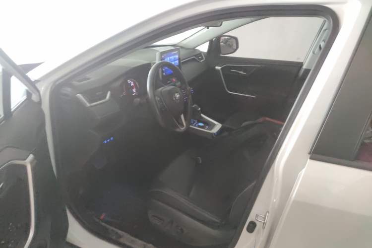 Used Toyota RAV4 2021 2.0L CVT Four-Wheel Drive Premium Edition