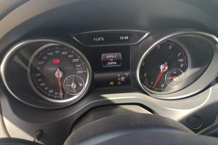 Used Mercedes-Benz GLA 2018 GLA 200 Sport Edition Odometer Close Up