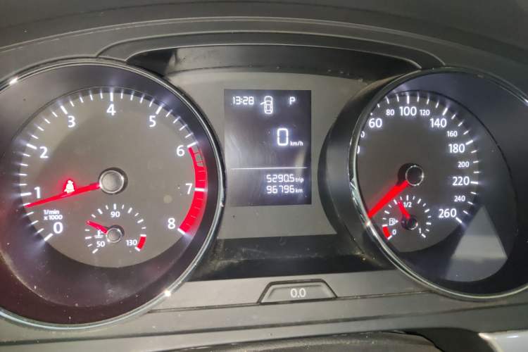 Used Volkswagen Lamando 2017 230TSI DSG Fashion Edition Odometer Close Up