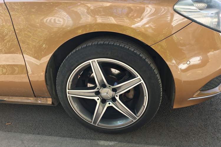 Used Mercedes-Benz B-Class 2012 B 180 Right Front Wheel Hub