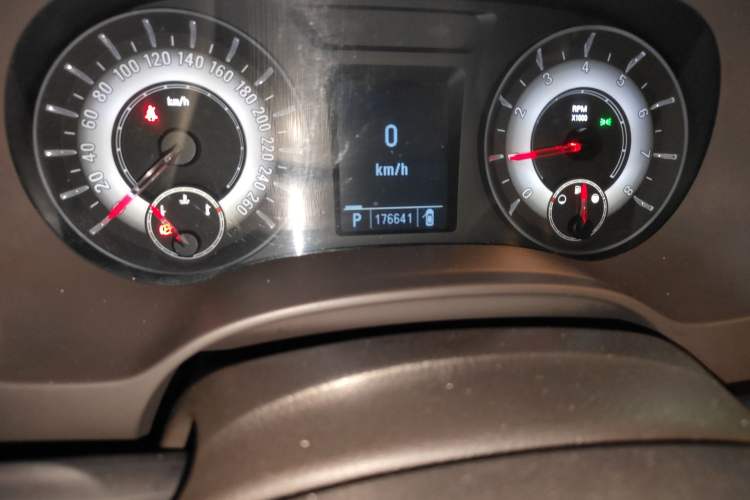 Used Roewe 950 2012 2.0L Comfort Edition Odometer Close Up