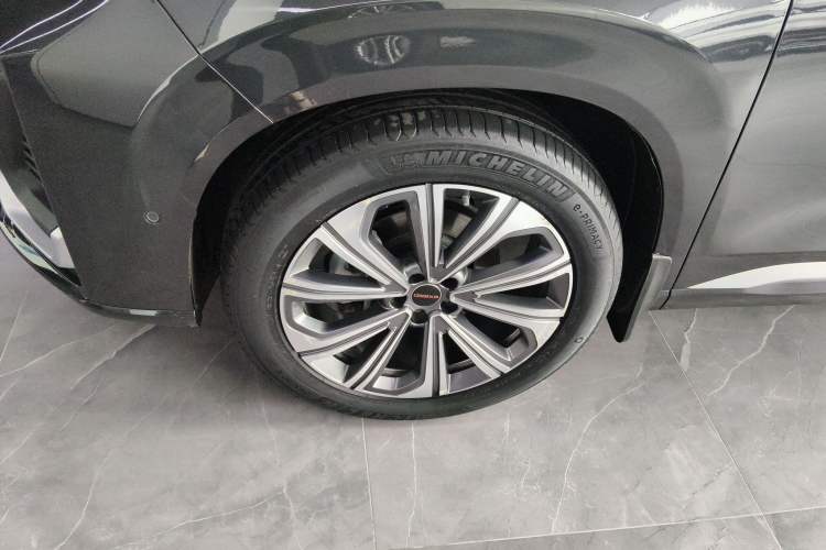 Used EXEED Lanyue 2023 400T Four-Wheel Drive Star Prestige 7-Seater Left Front Wheel Hub