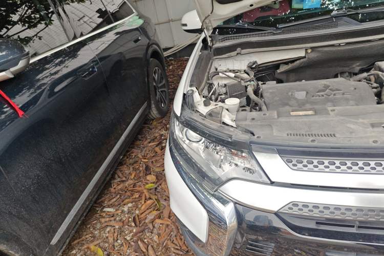 Used Mitsubishi Outlander 2019 2.0L Two-Wheel Drive Comfort Edition 7-Seater China VI Standard