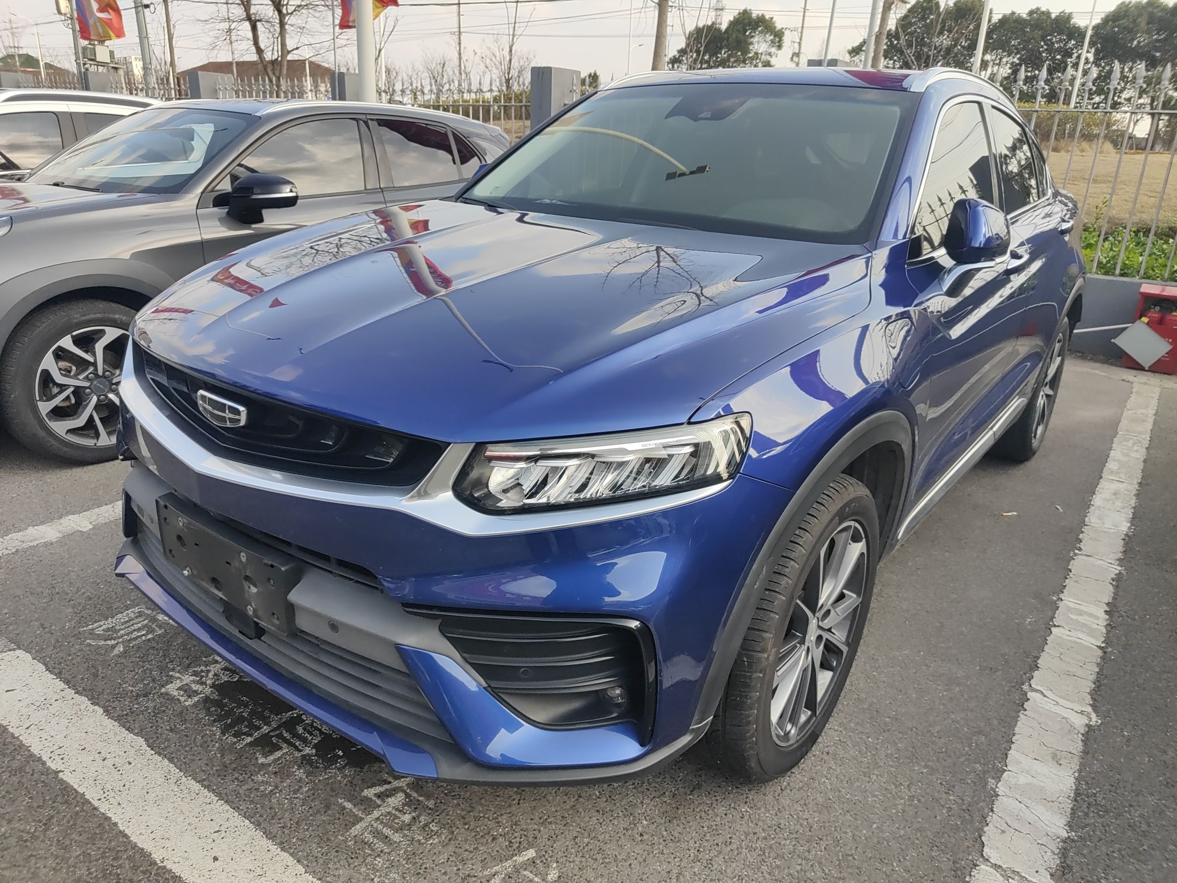 Под передней частью автомобиля