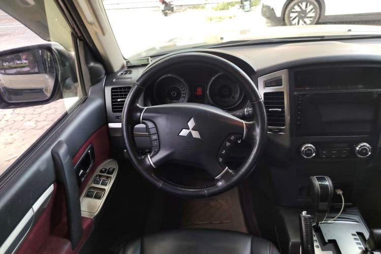 Used Mitsubishi Pajero 2016 3.0L Automatic Standard Version China V Standard
