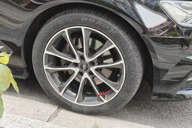 Used Audi A6L 2018 30th Anniversary Edition 30 FSI Style Model Right Front Wheel Hub