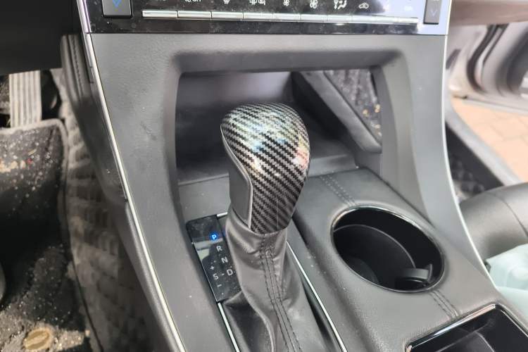 Used Toyota Avalon 2019 Dual-Engine 2.5L Luxury Edition China VI Standard