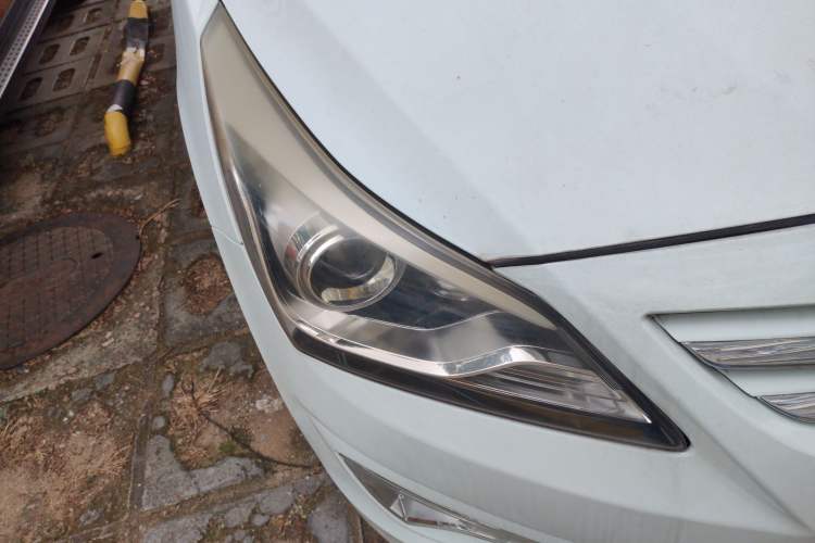 Used Hyundai Verna Ray 2014 1.6L Automatic TOP Right Front Headlight