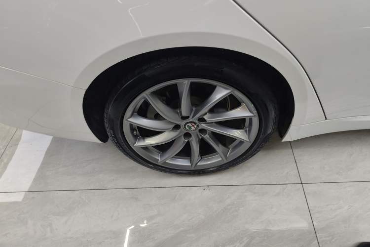 Used Alfa Romeo Giulia 2017 2.0T 200HP Luxury Edition
