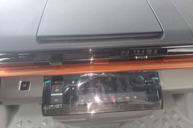 Used Farizon Super VAN 2025 Model, Zhifu Edition, Mid-axle Medium-roof, 83 kWh Audio And AC Panel