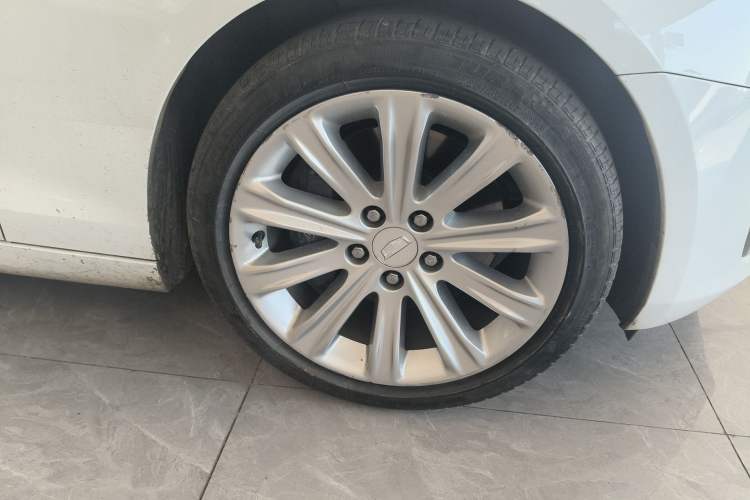 Used Cadillac ATS-L 2017 28T Fashion Edition Right Front Wheel Hub