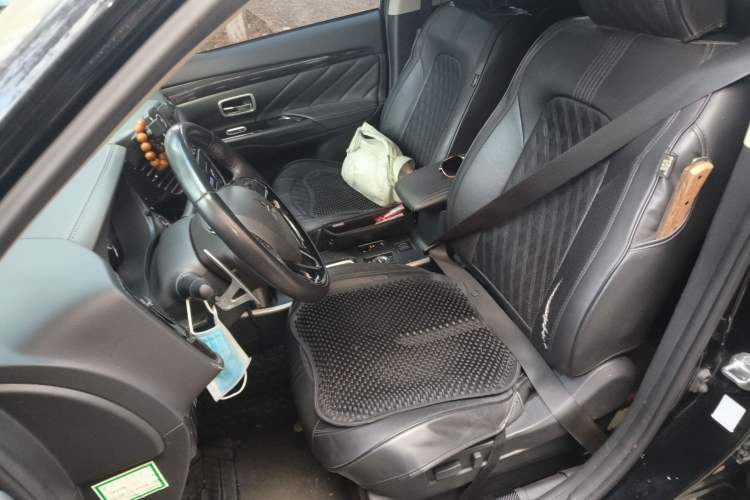 Used Mitsubishi Outlander 2019 2.4L 4x4 Zhi Xiang Edition 5 Seats China VI Standard
