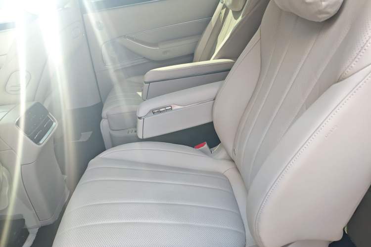 Used Hima AITO M8 2025 Extended-Range Ultra Version 53.4 kWh 6-Seater Edition