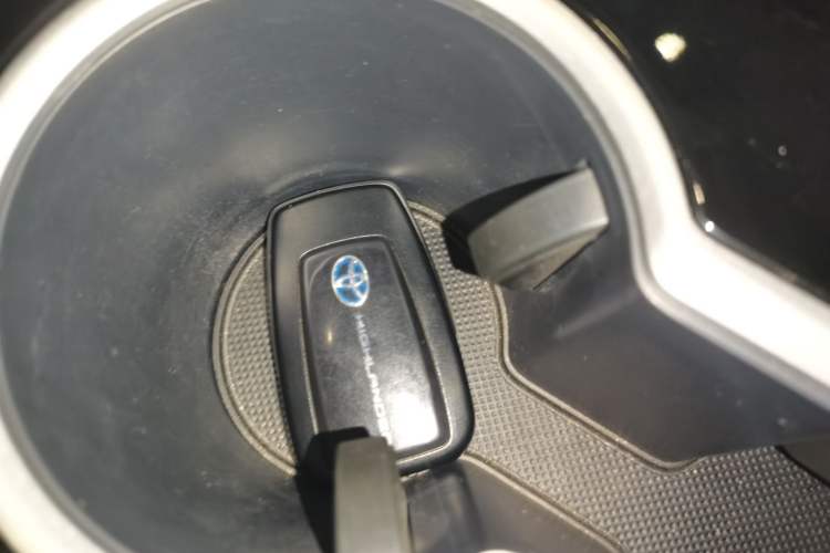 Used Toyota Highlander 2022 Dual-Engine 2.5L Four-Wheel Drive Prestige Version 7 Seats Vehicle Key