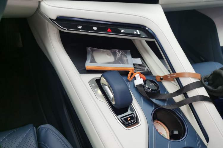 Used Zeekr 001 2024 YOU Edition 100 kWh All-Wheel Drive Gear Lever