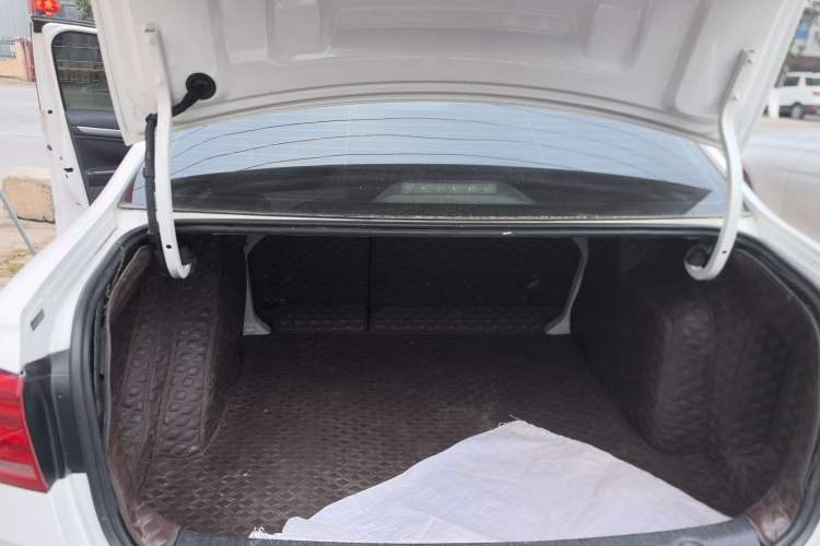 Used Volkswagen Lavida 2017 1.6L Manual Comfort Edition
