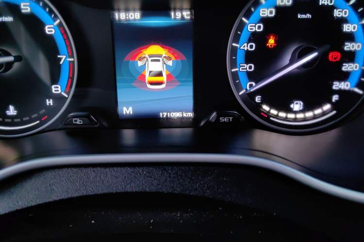 Used Geely Auto Emgrand 2019 Leading Edition 1.5L Manual Luxury Model China VI Standard Odometer Close Up