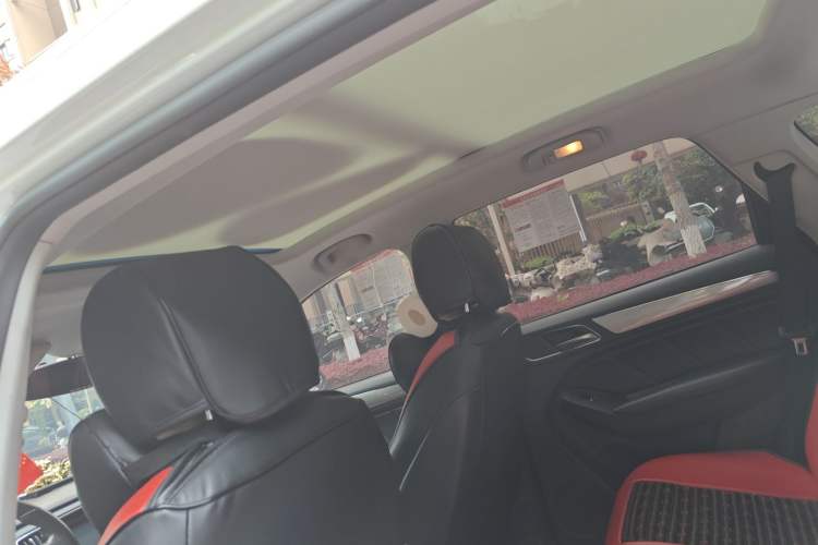 Used Roewe RX5 2018 20T Two-Wheel Drive Manual Flagship Edition
