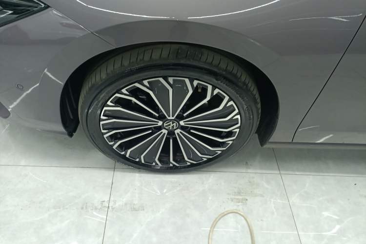 Used Volkswagen Passat 2025 Pro 380TSI Dragon Edition Exterior 4