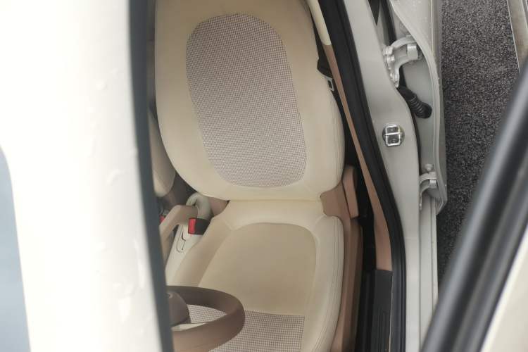 Used Wuling Hongguang MINIEV 2025 Four-Door Version Advanced Edition Left Front Seat