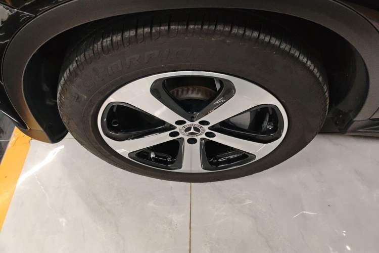 Used Mercedes-Benz GLC 2022 Refreshed GLC 260 L 4MATIC Dynamic Edition Left Front Wheel Hub