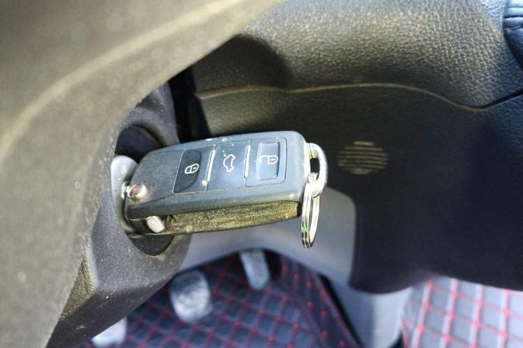 Used Ford Transit 2017 2.0T Diesel Multi-Function Commercial Vehicle Mid-Drive Mid-Roof China V Standard
