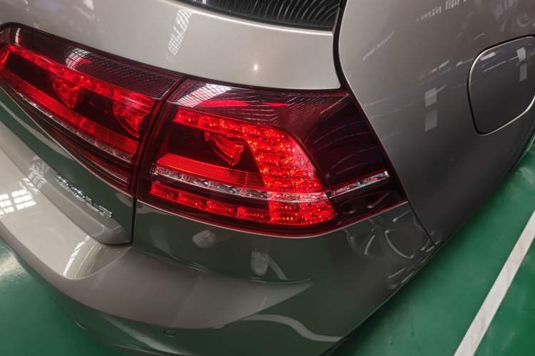 Used Volkswagen Golf 2017 1.6L Automatic Comfort Million-Vehicle Anniversary Edition