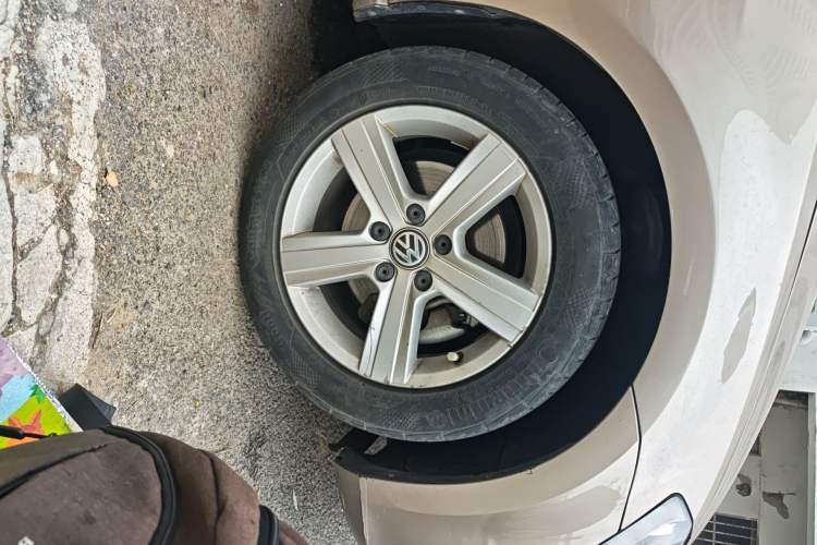 Used Volkswagen Golf 2017 230TSI Automatic Comfort Edition – Celebrating Milestone of One Million Units Right Front Wheel Hub