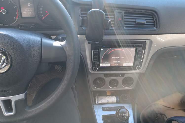 Used Volkswagen Gran Lavida 2013 1.6L Manual Fashion Model
