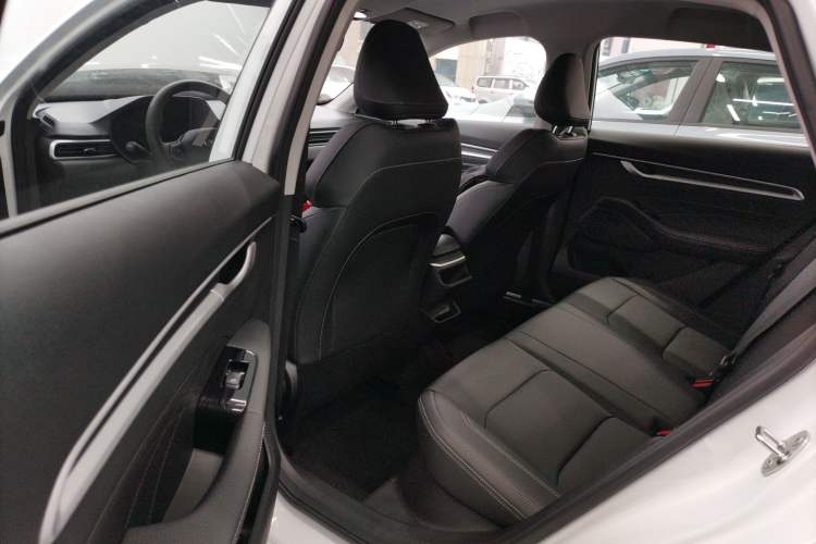 Used Geely Auto Emgrand 2026 Model 4th Generation 4 Millionth Anniversary Model 1.5L CVT Starry Edition Left Rear Seat