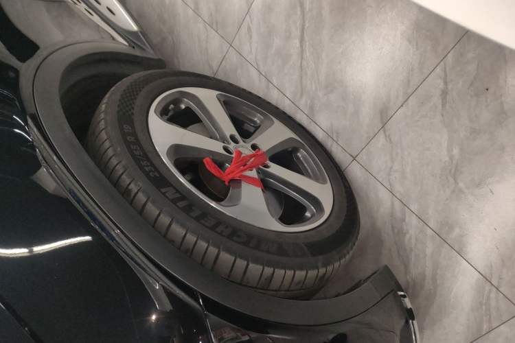 Used Mercedes-Benz GLC 2017 GLC 260 4MATIC Luxury Model Exterior 4