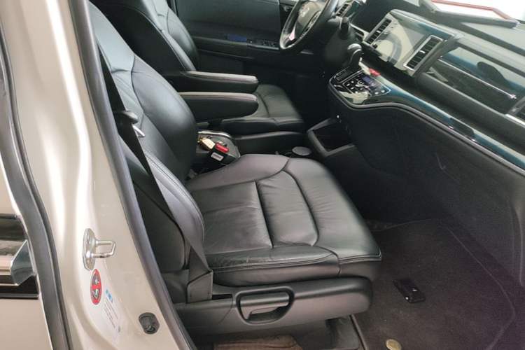 Used Honda Elysion 2019 2.0L Hybrid Luxury Edition Right Front Seat