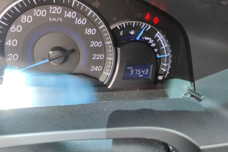 Used Toyota Camry 2015 2.5G Luxury Navigation Edition Odometer Close Up