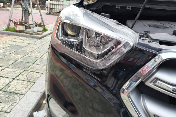 Used Ford Kuga 2018 Facelifted EcoBoost 180 Two-Wheel-Drive Platinum Wing Edition
